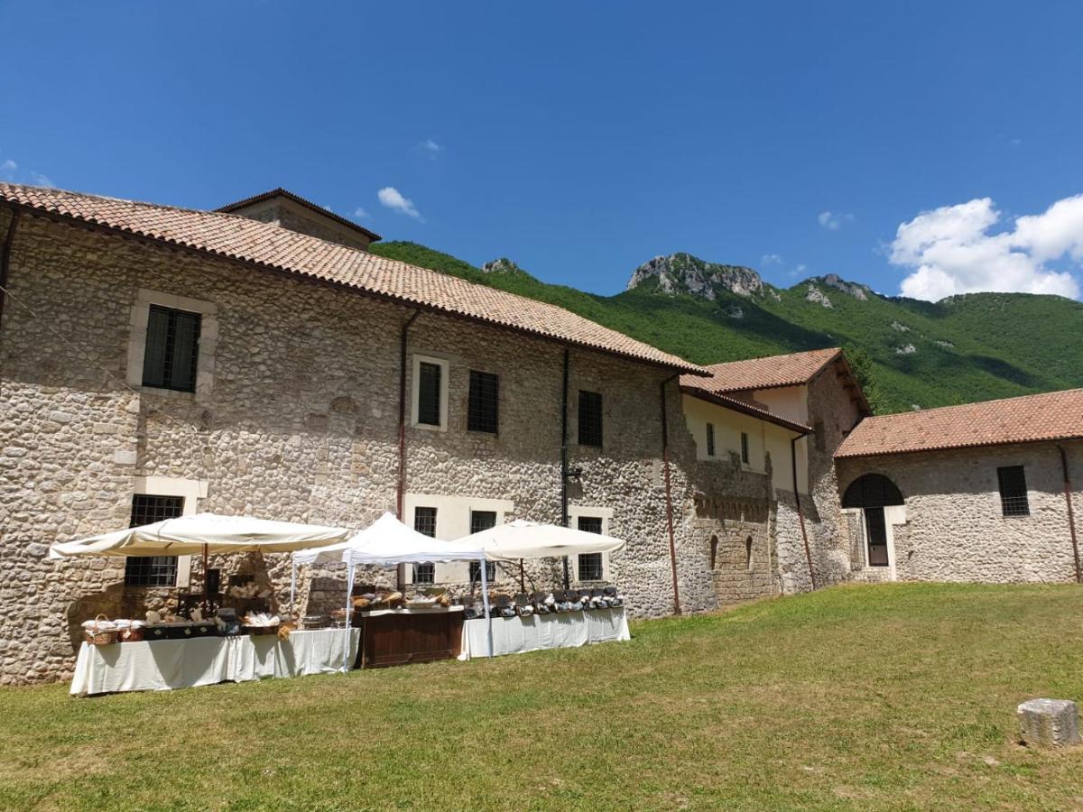 Hotel Abbazia Ss. Quirico E Giulitta Micigliano Esterno foto